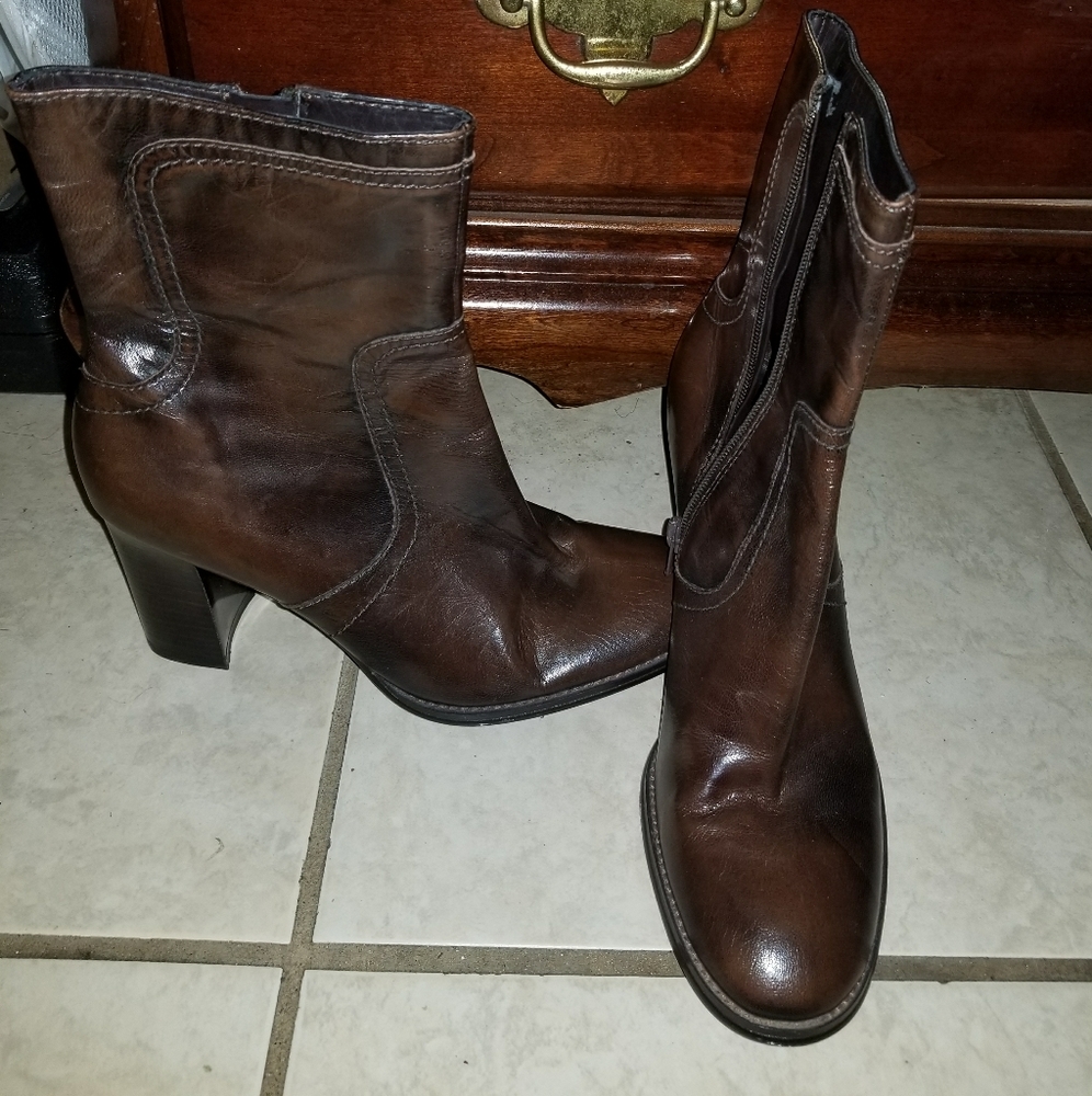 Boot - Picture 2 of 2